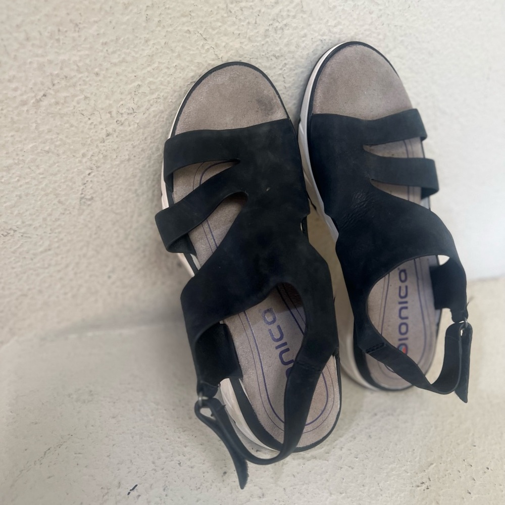 Bionica Cybele leather navy black Comfort Walking Outdoor Sandals Women size 8.5